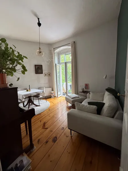 Helle 2-Zi-Altbauwohnung in Schöneberg - neuer 8m² Süd-Balkon — photo 1